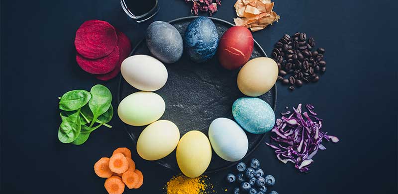 Eier natürlich färben zu Ostern