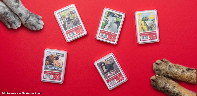 Top-ASS-Kartenspiele auf rotem Untergrund mit Tier-Pfoten. Geschenke für Tierfreunde.
