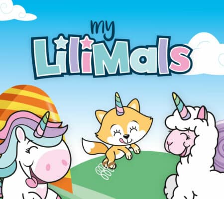 myLilimals Schriftzug mit verschiedenen myLilmals Figuren auf buntem Hintergrund aus Lollies, Berge, Wiesen und Wolken.