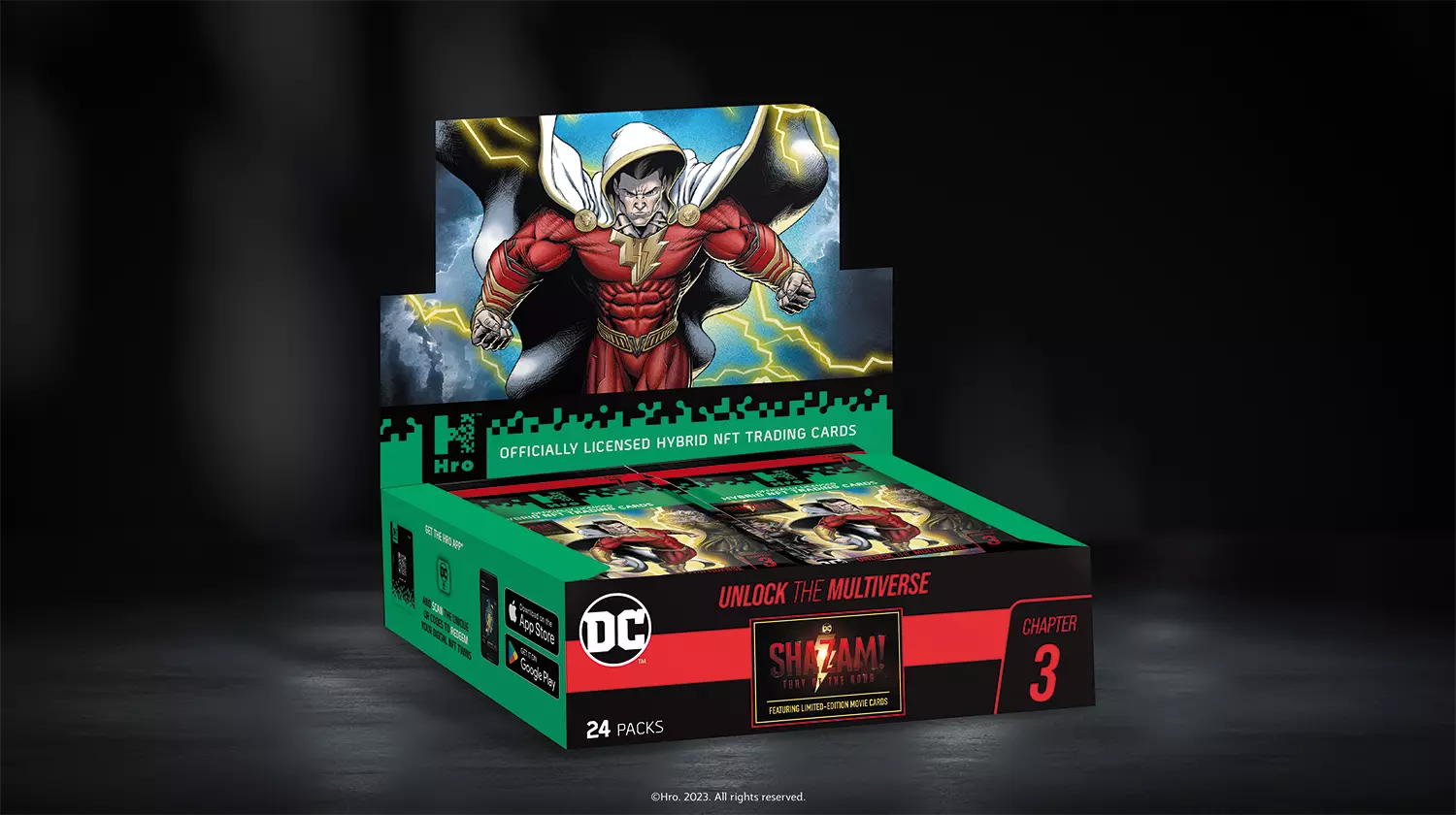 Eine Hro DC Chapter 3 24 pack Schachtel steht mit sichtbarer Vorderseite vor schwarzem Hintergrund.