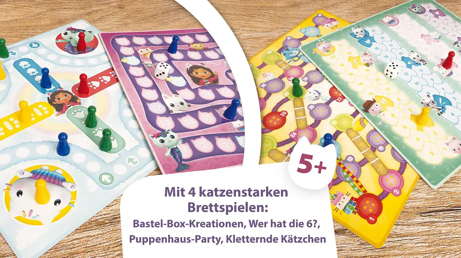 Auf einem Tisch liegen die Inhalte der Gabby's Dollhouse Spielesammlung und es wird erklärt welche 4 Brettspiele enthalten sind.